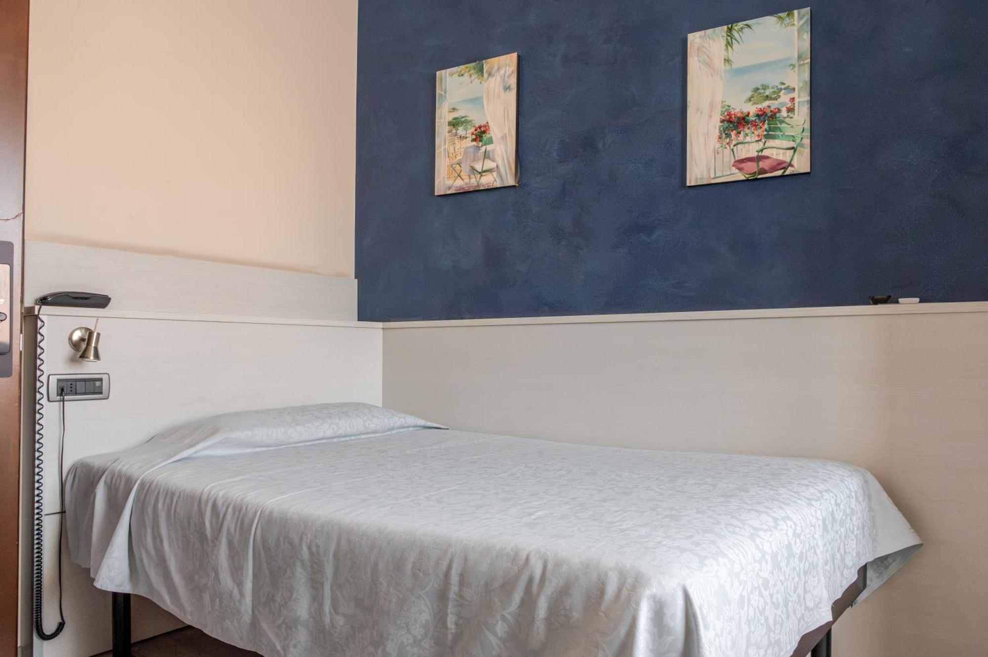 Hotel Posta - 3 Stars - Comfortable Stay In Ventimiglia Exterior foto